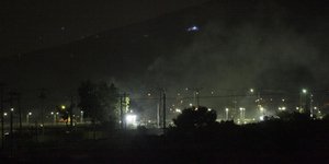 Μετωπική σύγκρουση κυβέρνησης – ΣΥΡΙΖΑ με φόντο την εξέγερση στην Αμυγδαλέζα