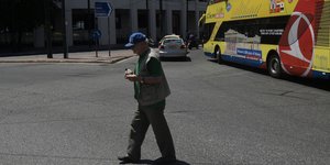 Συνταξιούχος στο κέντρο της Αθήνας/Φωτογραφία: Eurokinissi