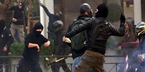 Οι κουκουλοφόροι έδρασαν ανενόχλητοι- Άργησαν να αντιδράσουν οι αστυνομικοί