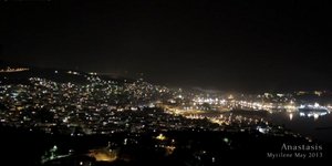 Απίστευτο βίντεο από το βράδυ της Ανάστασης στη Μυτιλήνη - Το φως από τα κεριά α