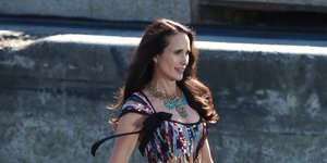 Η Αντι ΜακΝτάουελ στην πασαρέλα /Φωτογραφία: Splashnews/Ideal Image