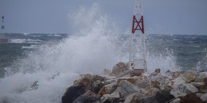 Προβλήματα από τους θυελλώδεις ανέμους/ Φωτογραφία: ΦΩΤΟΓΡΑΦΙΑ: EUROKINISSI- ΘΑΝΑΣΗΣ ΔΗΜΟΠΟΥΛΟΣ
