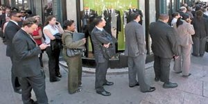 Reuters: Στην Ελλάδα η ανεργία θα φτάσει το 23%