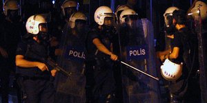 Δεν ηρεμεί η Τουρκία – Ενας νεκρός και επτά τραυματίες σε διαδήλωση από πυρά αστ