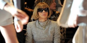 Το μυθικό ποσό που παίρνει η «σιδηρά κυρία» της Vogue ως επίδομα γκαρνταρόμπας 