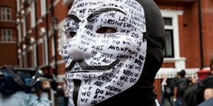 Εναλλακτικές λύσεις από τους Anonymous σε περίπτωση που οι αρχές «ρίξουν» το ίντ