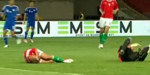 Σφοδρή «σύγκρουση» τερματοφύλακα με επιθετικό [βίντεο]