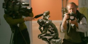 Εργα του Ροντέν δίπλα στα Γλυπτά του Παρθενώνα / Φωτογραφία: AP