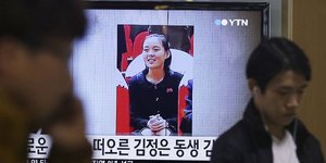 Ο Κιμ έδωσε «προαγωγή» στην αδελφή του (Φωτογραφία: AP/  Ahn Young-joon )