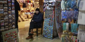 Περιμένουν τις εκλογές
