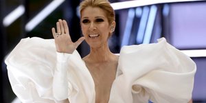 Το σφίγγει πριν τα σόου