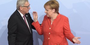 Γιούνκερ και Μέρκελ συνομίλησαν για την Καταλονία (Φωτογραφία: AP/ Jens Meyer)