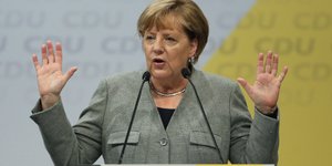 Ακροδεξιοί αποδοκίμασαν την Ανγκελα Μέρκελ (Φωτογραφία: AP/ Ina Fassbender)