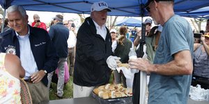 Ο Τραμπ στο πλευρό των κατοίκων της Φλόριντα