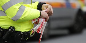 Ευτυχώς οι αστυνομικοί διέσωσαν το κοριτσάκι (Φωτογραφία αρχείου: AP/ Frank Augstein)