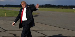 Το ενδεχόμενο νέας ταξιδιωτικής απαγόρευσης εξετάζει η κυβέρνηση Τραμπ