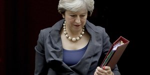 Τουλάχιστον 4 βουλευτές είναι αντιμέτωποι με κατηγορίες ανάρμοστης συμπεριφοράς