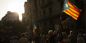 Αγωνία για την επόμενη ημέρα στην Καταλονία (Φωτογραφία: AP/ Francisco Seco)