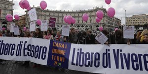 φωτογραφία από την κινητοποίηση γυναικών στη Ρώμη: ap images