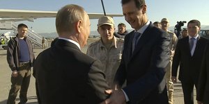 Διεμήνυσε ωστόσο πως θα διατηρήσει την αεροπορική βάση της Χμεϊμίμ