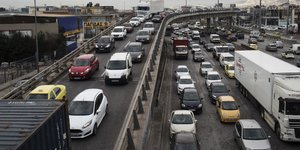 Μειώνει και την κατανάλωση από τα επιβατικά οχήματα κατά 3%