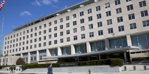 Στηρίζει τις συνομιλίες