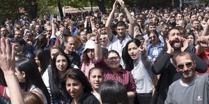 Πραγματοποίησαν πορεία διακόπτοντας την κυκλοφορία