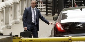 Εχει θητεύσει σε μια σειρά υπουργείων