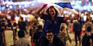 Θα κινητοποιηθούν επίσης περίπου 44.000 πυροσβέστες