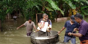 Πλημμύρες στην Ινδία/ Φωτογραφία AP images