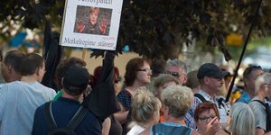 Ακροδεξιοί διαδηλώνουν κατά της Μέρκελ/ Φωτογραφία AP images