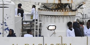 12 χώρες μέλη της ΕΕ συζητούν για την τύχη τους