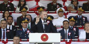 «Η Τουρκία θα συντρίψει την επίθεση που δέχεται και η αστάθεια του νομίσματος θα παρέλθει»