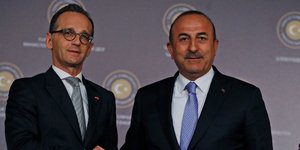 O Χάικο Μάας και ο Μεβλούτ Τσαβούσογλου/ Φωτογραφία AP images