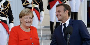Η Άνγκελα Μέρκελ και ο Εμμανουέλ Μακρον/Φωτογραφία AP images