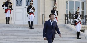 Ολο και χάνει σε δημοτικότητα ο Μακρόν