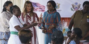 Στηρίζει γυναίκες και άντρες