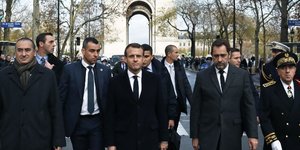 Στην αψίδα του θριάμβου ο Μακρόν