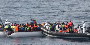 Αντικαθιστά την Τρίτον