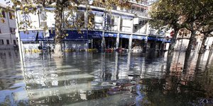 Νεροποντές και το Σαββατοκύριακο