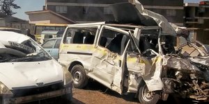 23 νεκροί από σύγκρουση λεωφορείου με αυτοκίνητο/ Φωτογραφία AP images