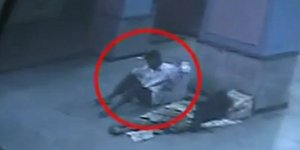 Σοκ – Αγνωστος άρπαξε το μωρό άστεγης μητέρας στην Ινδία [βίντεο]