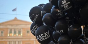 Μετά τις 12 παραλύει το Δημόσιο – Στάση εργασίας από την ΑΔΕΔΥ
