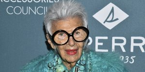 H Iris Apfel έκανε το πρώτο της συμβόλαιο με την IMG Models