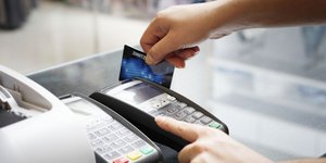 Στη σελίδα της ΑΑΔΕ μπορούν οι φορολογούμενοι να μάθουν εάν κέρδισαν τα 1.000 ευρώ