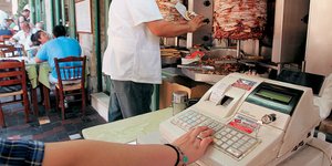 Δεν βάζουν μυαλό οι καταστηματάρχες – Φοροδιαφυγή στο 70% έδειξαν έλεγχοι της Οι