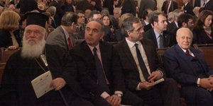 Εστησαν καρτέρι σε Σαμαρά και Παπούλια και τους αποδοκίμασαν -«Είστε προδότες»[β