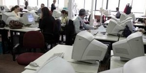 Οι δανειστές ζητούν άμεσα απολύσεις 7.000 υπαλλήλων του Δημοσίου