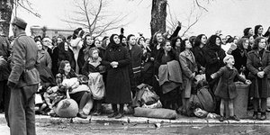 Πρωτοσέλιδο στους New York Times η διεκδίκηση της Ελλάδας για πολεμικές αποζημιώ