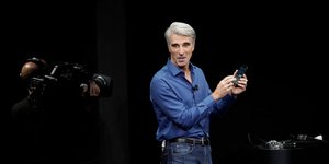 O Φεντερίνι δεν κατάφερε να «πείσει» το νέο iPhone να τον... υπακούσει / (AP Photo/Marcio Jose Sanchez)